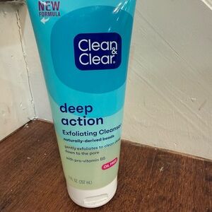 NWT Clean & Clear Deep Action Exfoliating Cleanser